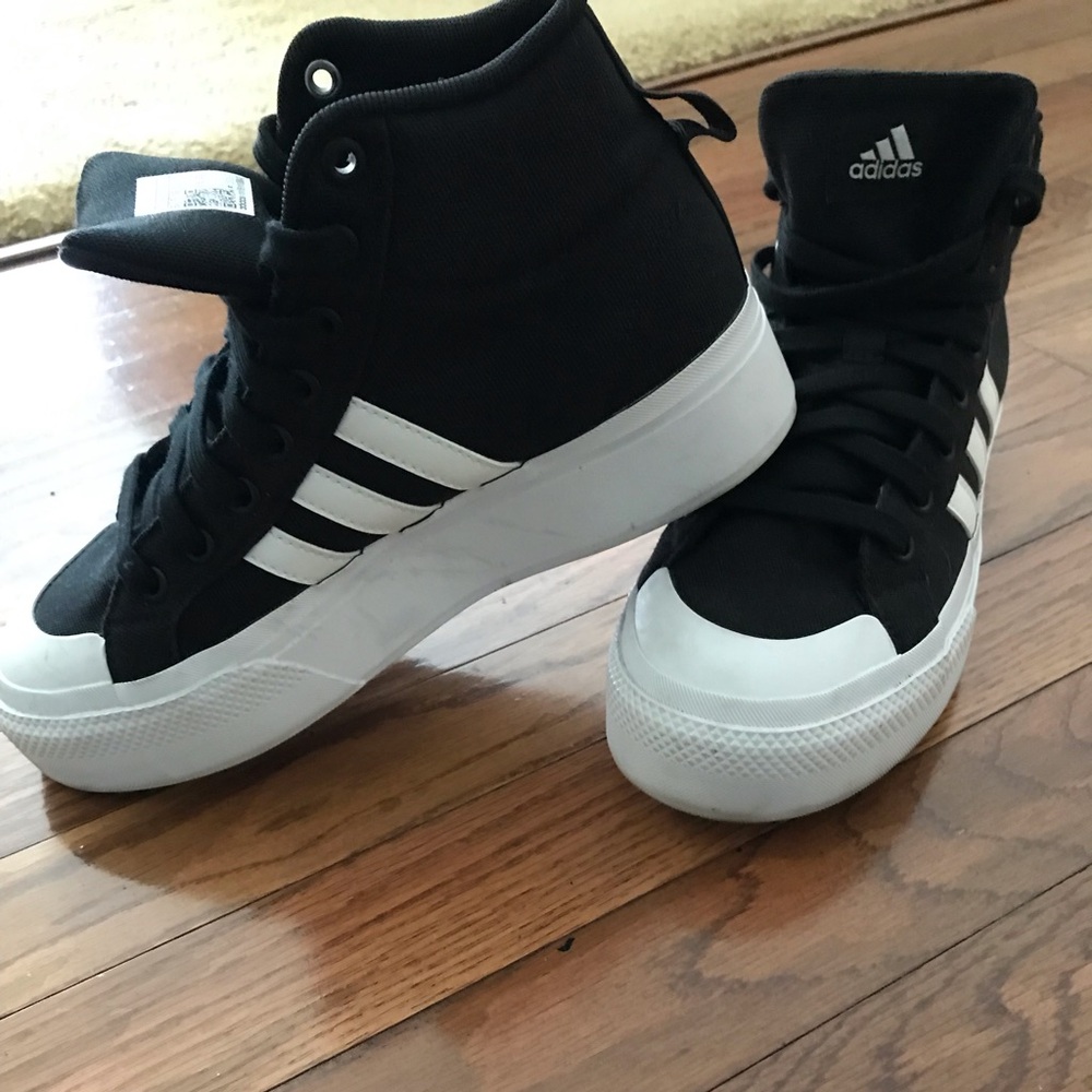Like New Adidas Bravada 2.0 Platform Black & White High-Top Shoes women size 6.5